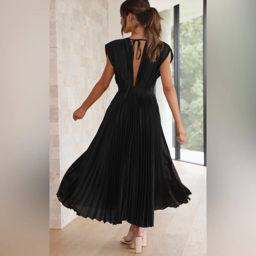 Toperth Deep V-Neck Back Tie Maxi Dress – Black (Size XL) - Picture 4 of 8